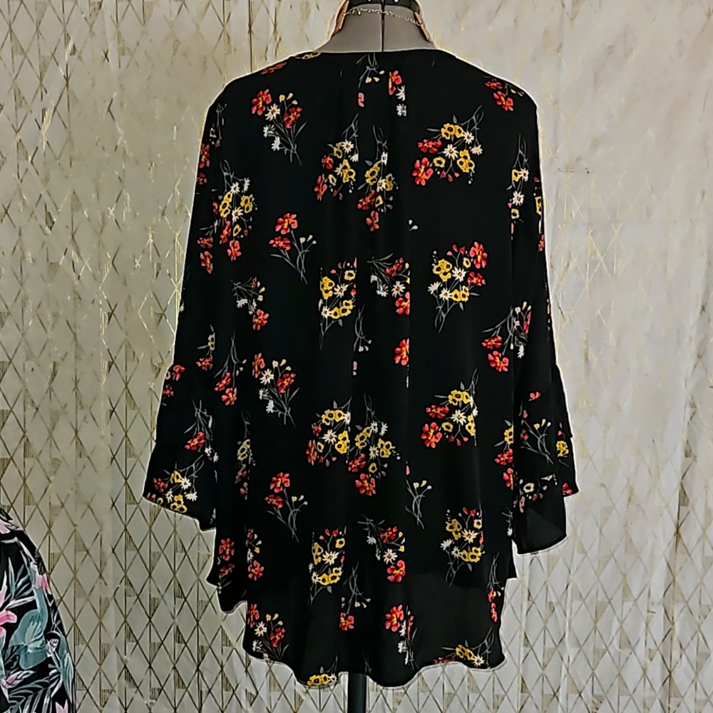 Floral Flowy Blouse - Picture 3 of 3